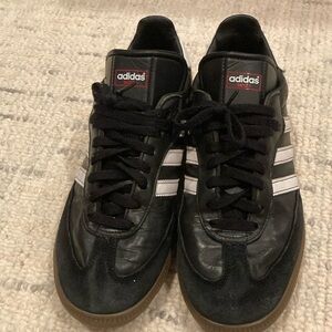 Adidas Black Sneakers Classic Low-Top Design
